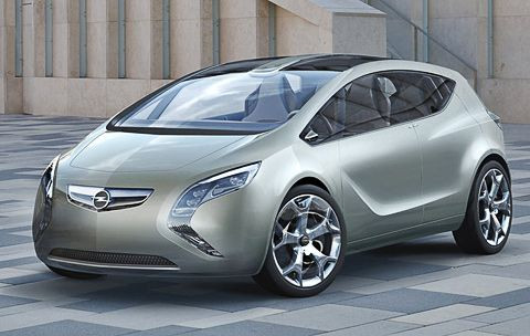 Концептуальный Opel Flextreme приводится в движение 182-сильным электродвигателем, который получает энергию от работы турбодизеля объёмом 1,3 л и мощностью 71 л.с.