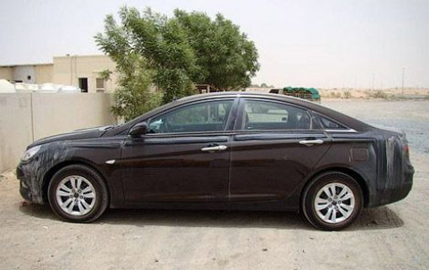 Шпионская фотография новой Hyundai Sonata. Снимок с сайта Assayyarat.com