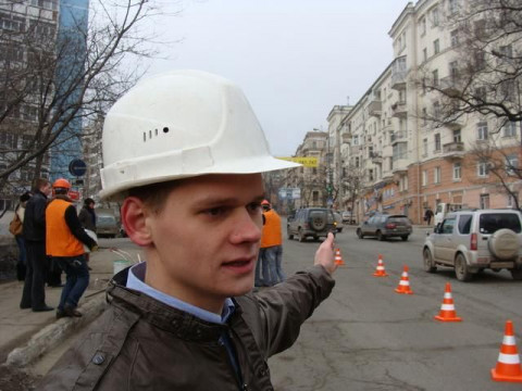 Фото с места события РИА PrimaMedia. Мэру Владивостока показали, как надо ремонтировать дороги. Автор: Юрий Евдан