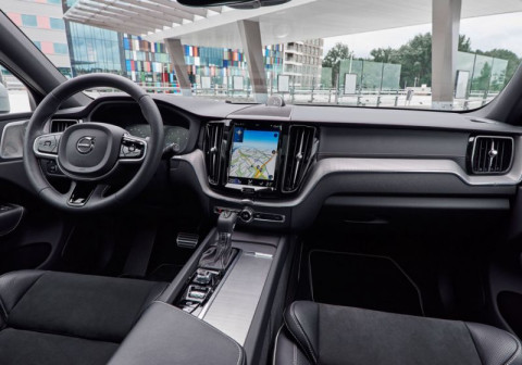 Новенький Volvo XC60 получил цену выше, чем главные конкуренты