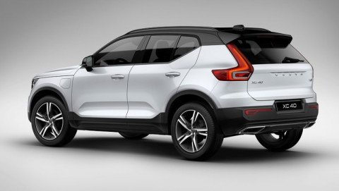 Volvo XC40 T5 AWD (247 л.с.) в Германии стоит 44 850 евро, а в России ― 2 млн. 720 тыс. руб.