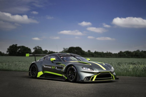 Заднепривод. Vantage GT3 компл-ся двухрычаж. подвеской с пересм. геометрией, механич. блок. дифференциала