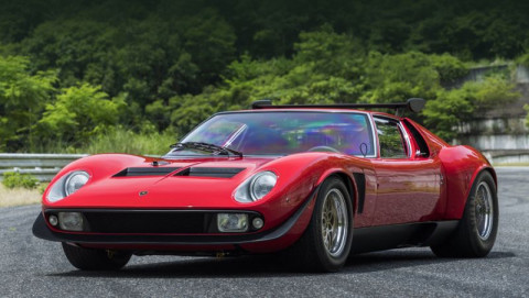 Lamborghini Miura (1966–1973) довольно редкая модель: было выпущено всего 763 авто кисти Марчелло Гандини. А SVR — всего 1