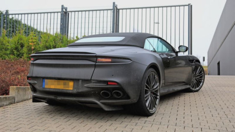 Aston Martin DBS Superleggera Volante