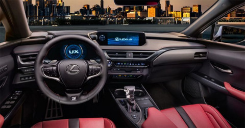 Lexus занялся российскими продажами компактного кросса UX