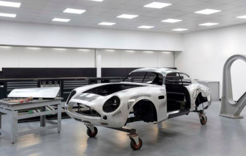 Aston Martin создает новенькие DB4 GT Zagato древним способом