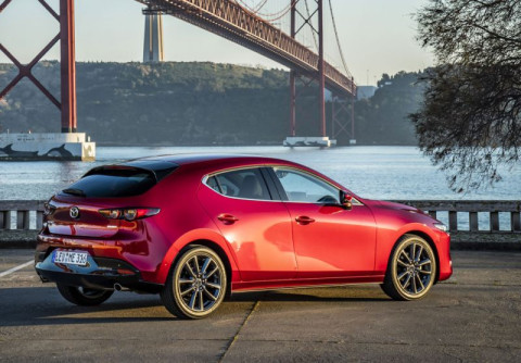 Новую Mazda3 привезут в Россию в конце июня 2019-го