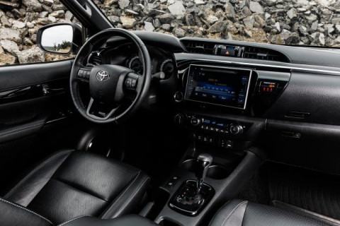 Toyota Hilux Exclusive Black оценили в РФ от 2 862 000 руб