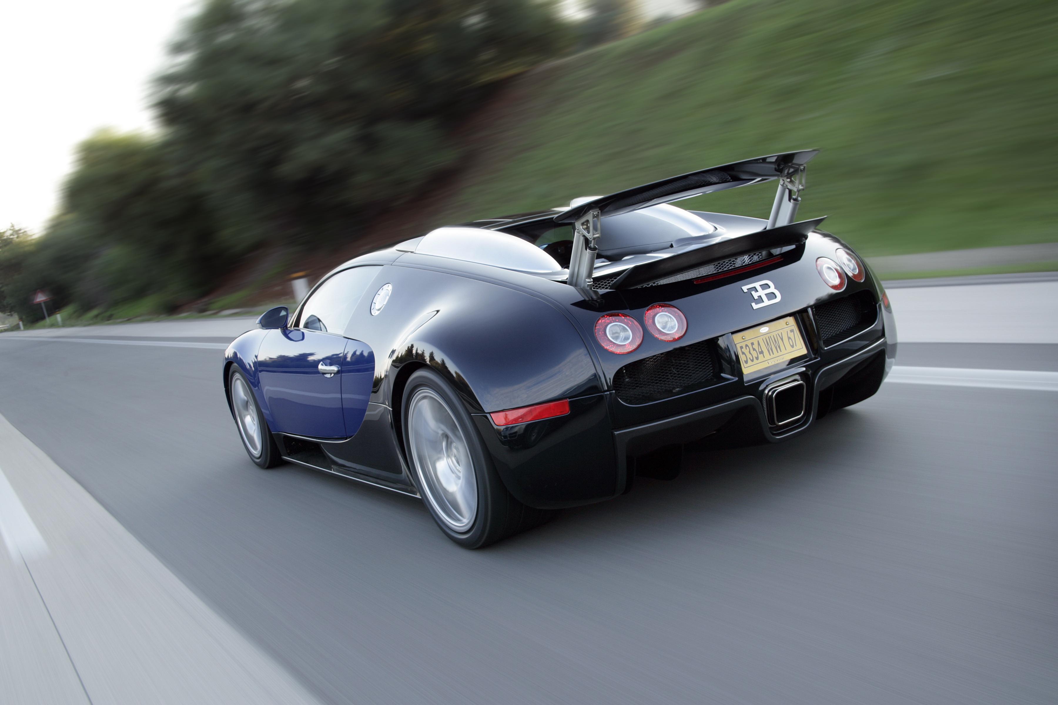 Сайт видео машина. Бугатти 2005. Бугатти Вейрон Корвет. Bugatti Veyron 2005. Бугатти Вейрон 16 4 super Sport.