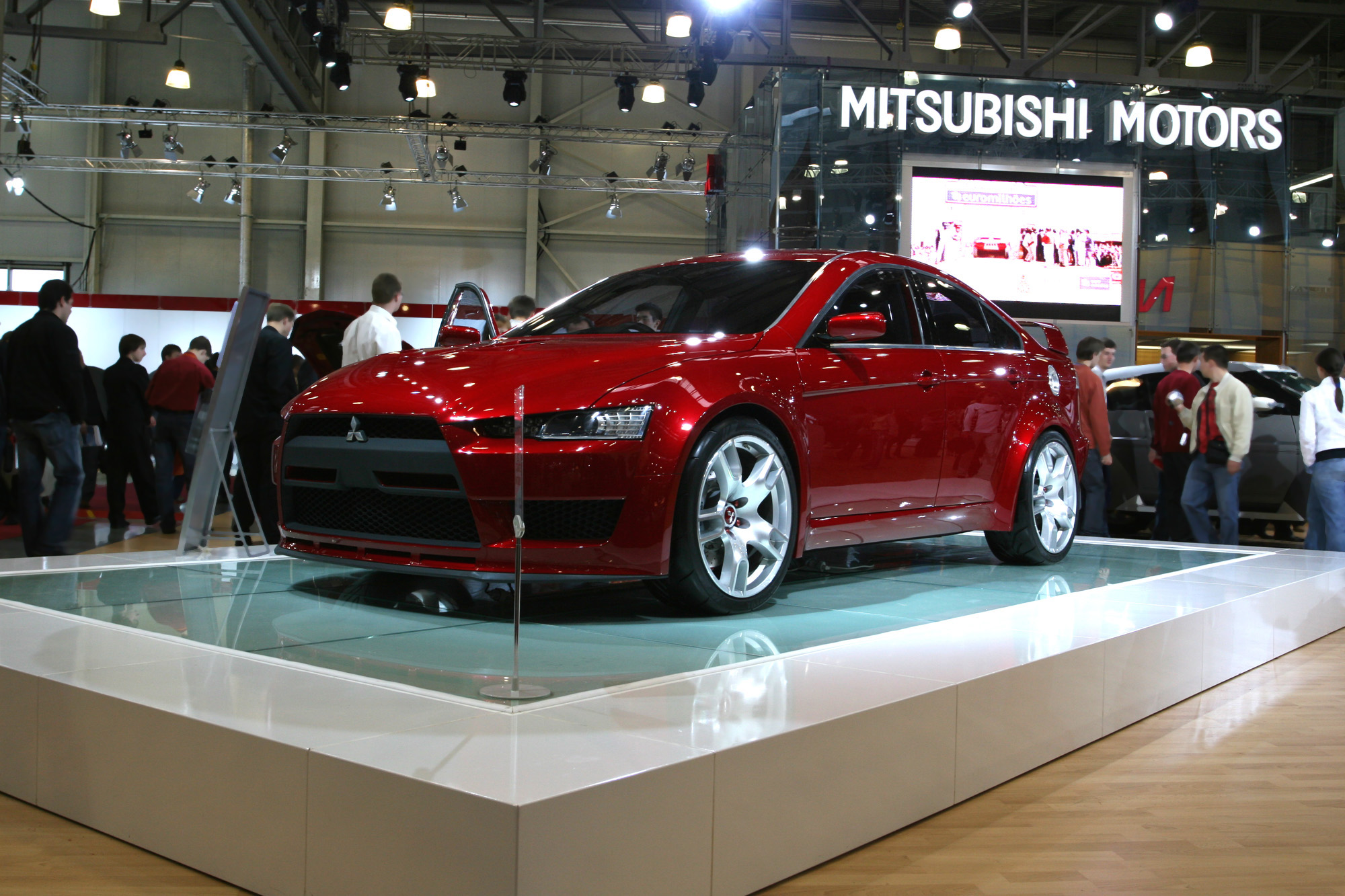 Мицубиси новые дилеры. Митсубиси Моторс машина. Mitsubishi Motors автосалон. Mitsubishi SSS Concept. MMC Mitsubishi Concept-x.