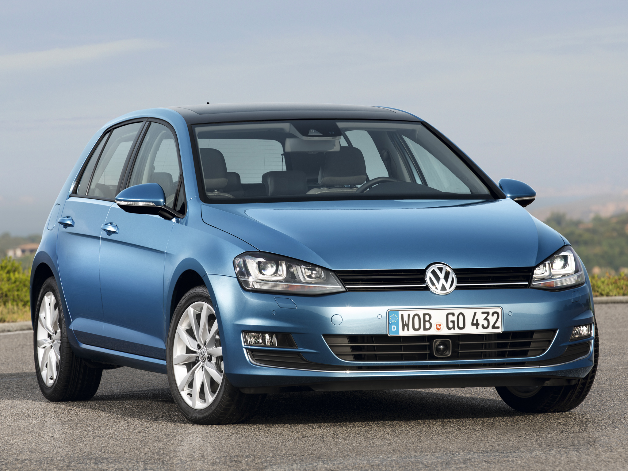 Volkswagen главная. Фольксваген гольф 2013 7 поколение. Golf mk7 1.4. Фольксваген гольф седан. Гольф 2014 гв.