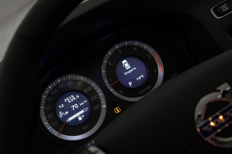 Volvo s60 приборка