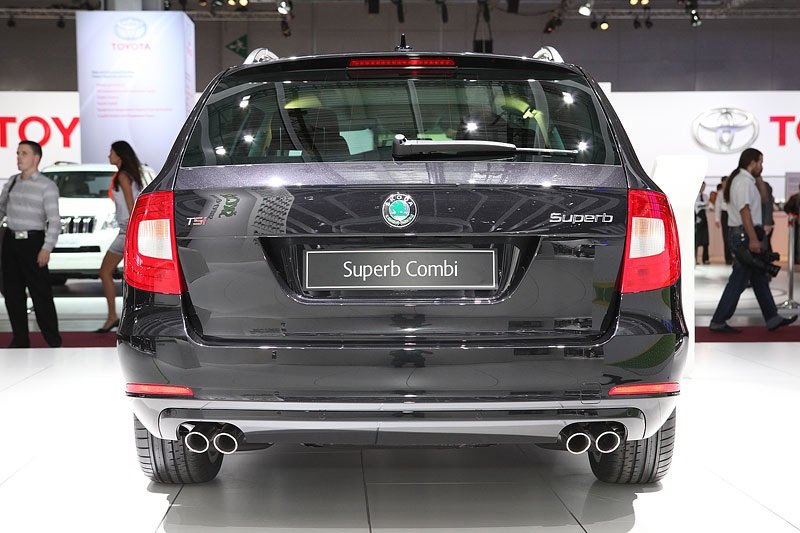 Skoda Superb Combi фото