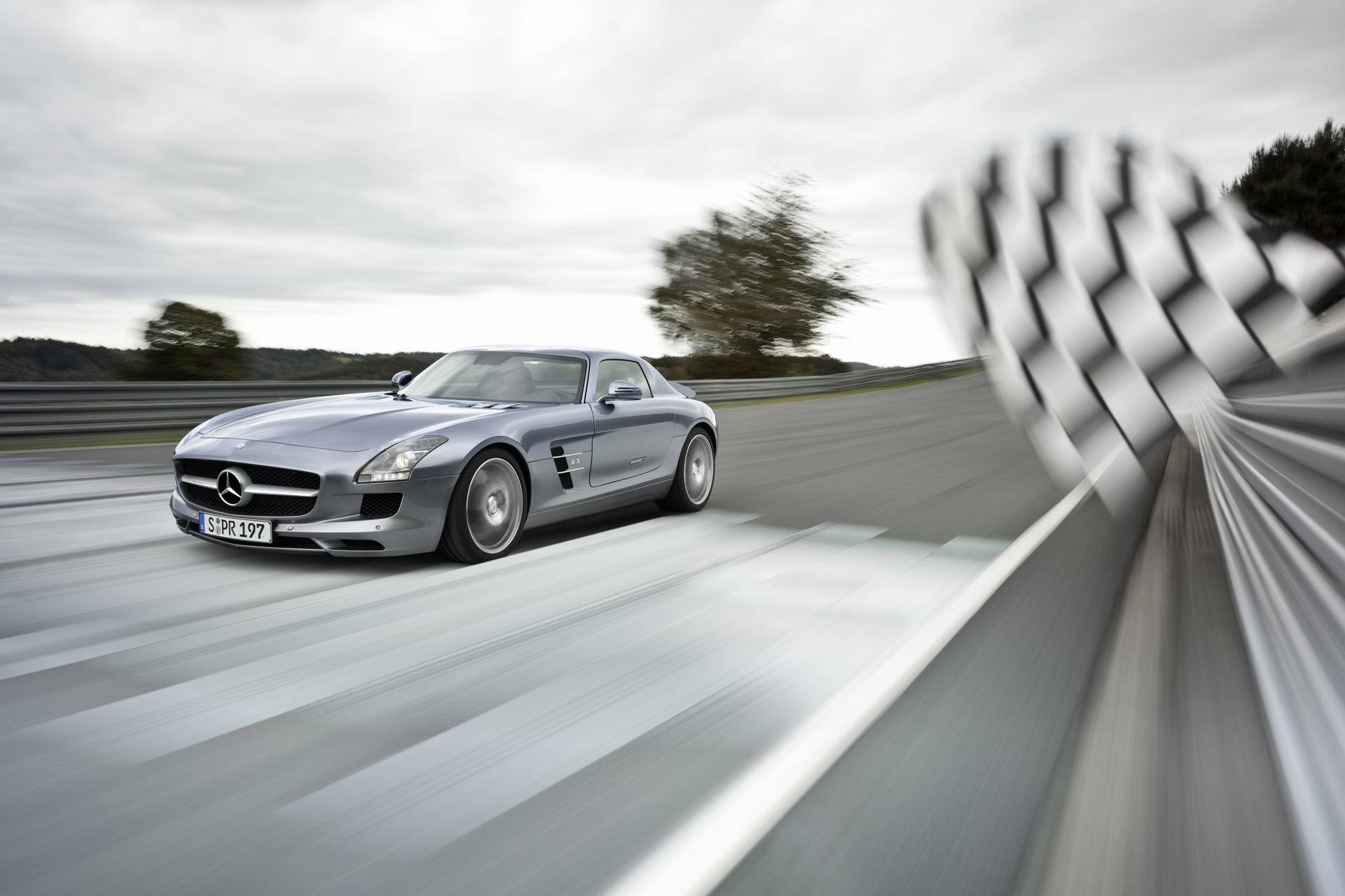 Mercedes-Benz SLS AMG фото