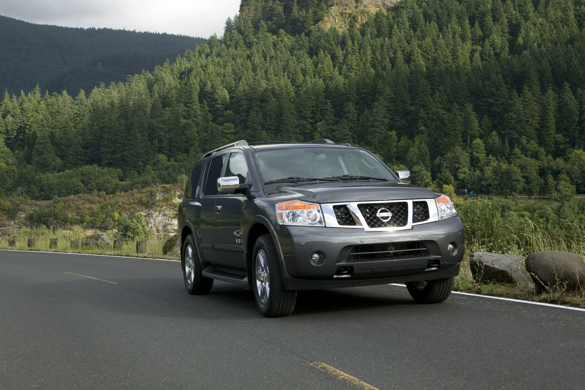 Nissan Armada фото