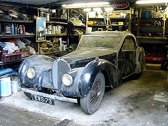 В гараже британского военного врача нашли раритетный спорткар Bugatti
