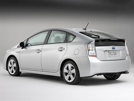 Toyota показала гибрид Prius нового поколения