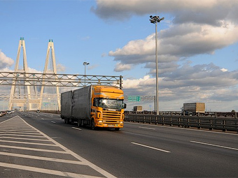 Проезд грузовиков по главным магистралям России ограничат