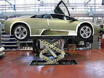 Lamborghini на две недели остановит производство суперкаров