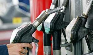 Бензин в России подешевел за месяц на 4,2%