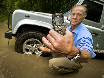 Land Rover будет продавать "внедорожный мобильник"