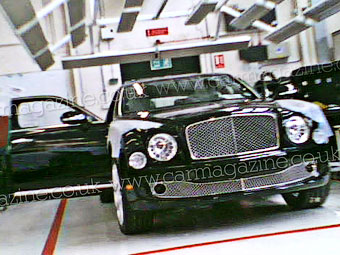 Появились фото нового флагманского седана Bentley