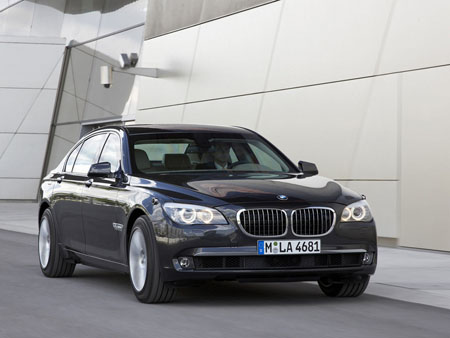 BMW показала бронированную «семерку»