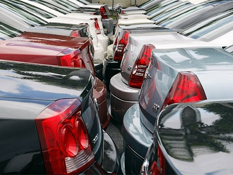 В августе продажи новых автомобилей в России упали на 54 процента