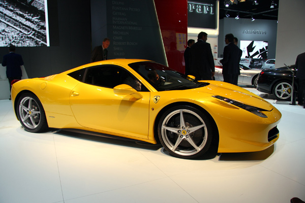 Новая Ferrari – мощь и сексуальность