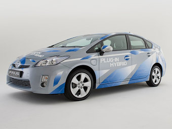 Toyota построит для тестов 500 подзаряжаемых от розетки гибридов Prius