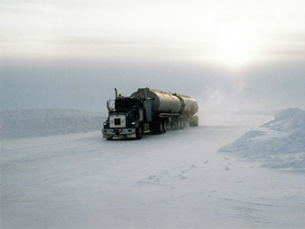 В Башкирии гаишники отпаивают замерзших водителей чаем