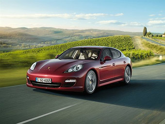 Porsche Panamera - "бюджетную" версию покажут в апреле