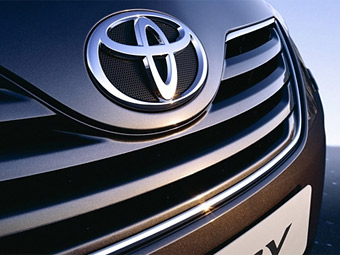 Toyota извинилась перед Конгрессом США за отзыв машин