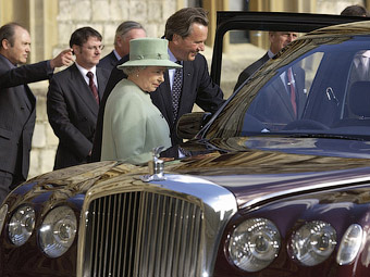 Королевский лимузин Bentley сломался в центре Лондона