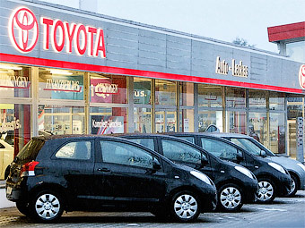 Скидки помогли "Тойоте" увеличить продажи в полтора раза