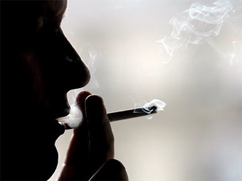 В России готовят запрет на курение в автомобилях