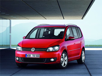 VW Touran - обновленный компактвэн официально представили