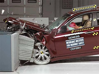 Hyundai Genesis и Mercedes-Benz E-Class проверили на безопасность