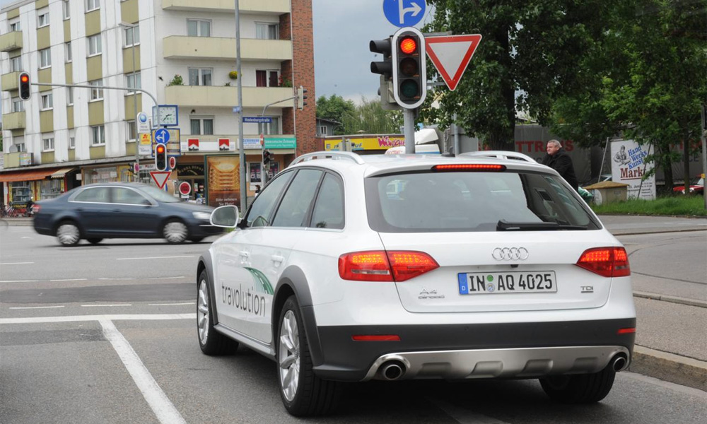 Audi научила автомобили "разговаривать" со светофорами