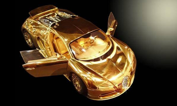 Золотая моделька Bugatti Veyron стоит 2,4 млн. евро