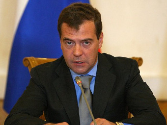 Дмитрий Медведев выступил за снижение транспортного налога вдвое