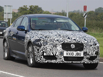 Jaguar XFR - обновленный "заряженный" седан приступил к тестам