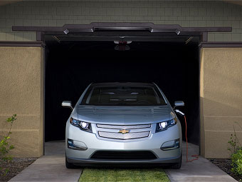 Chevrolet Volt гибрид дважды признали "Автомобилем года" в США