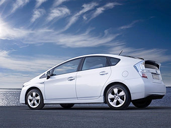 Toyota Prius - отзов 650 тыс. авто для ремонта системы охлаждения