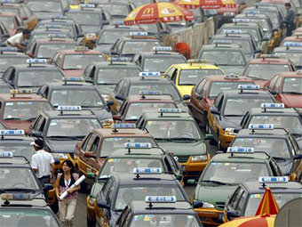 Китайский автомобильный рынок стал крупнейшим в мире