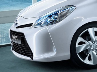 Toyota привезет в Женеву прототип гибридного Yaris