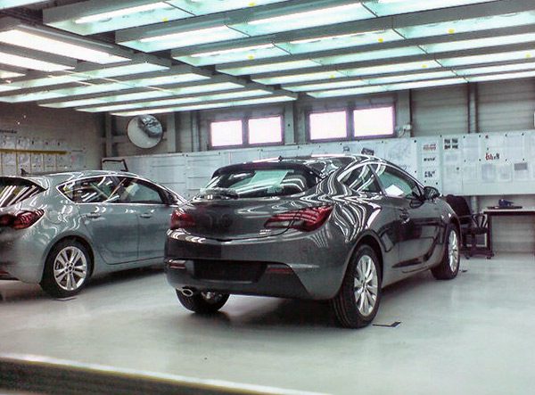 Opel Astra GTC рассекречен