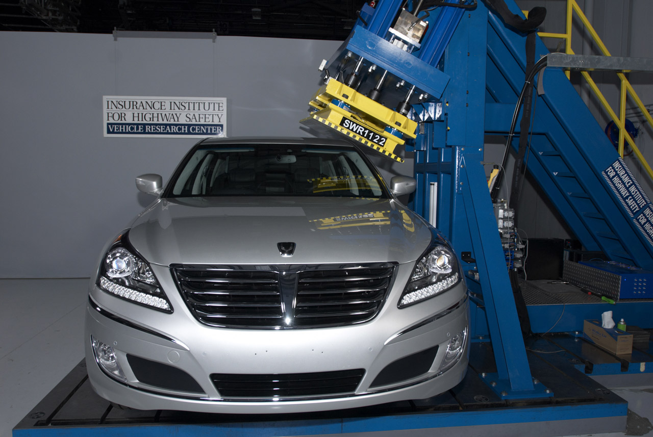 Hyundai Equus получил лучшую оценку за безопасность по версии IIHS