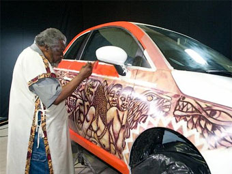 Известный мозамбикский художник разукрасил Fiat 500