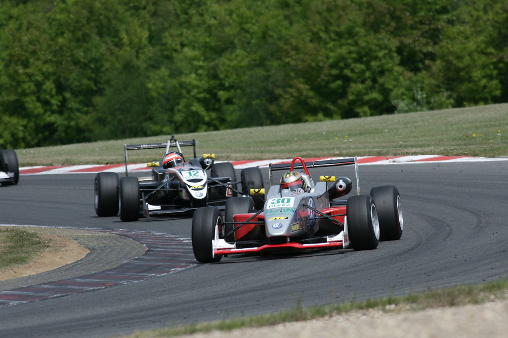 Максим Травин одержал первую победу в немецком первенстве Формулы-3